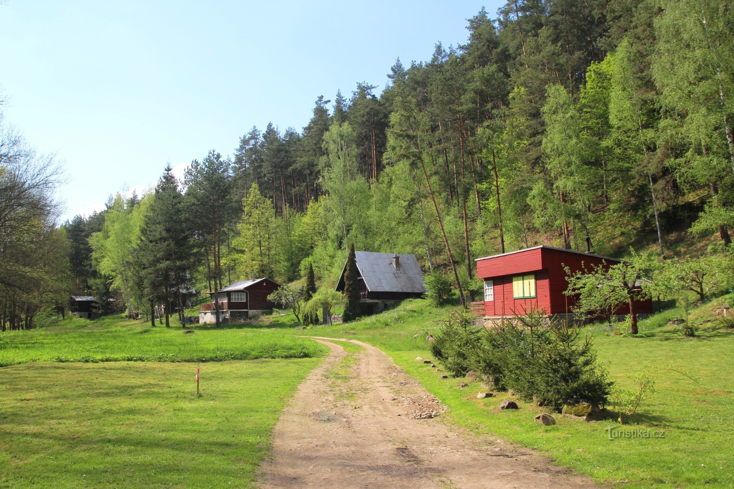 There are several holiday cottages in the vicinity
