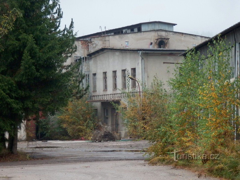 En un recinto abandonado