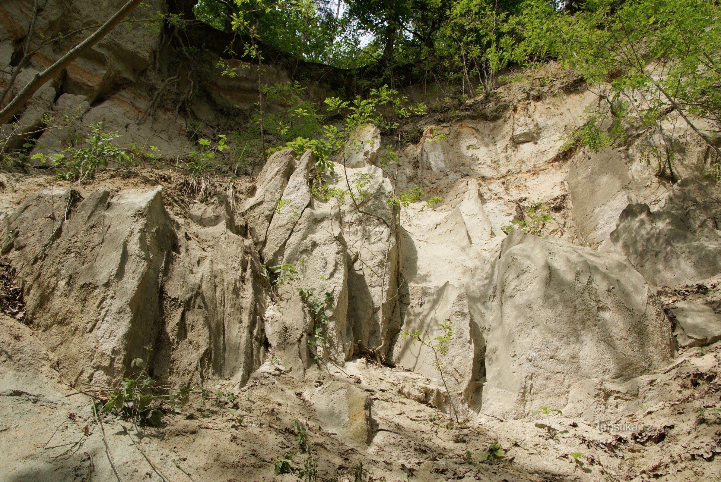 într-o carieră de gresie