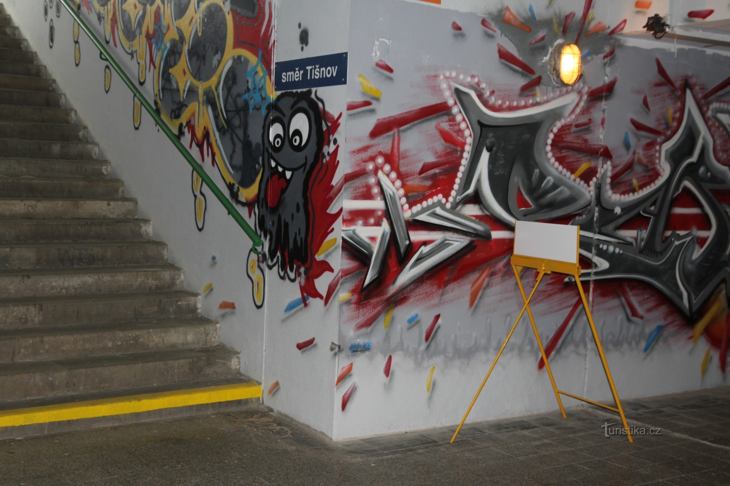 Dans le passage souterrain sous la gare de Židen