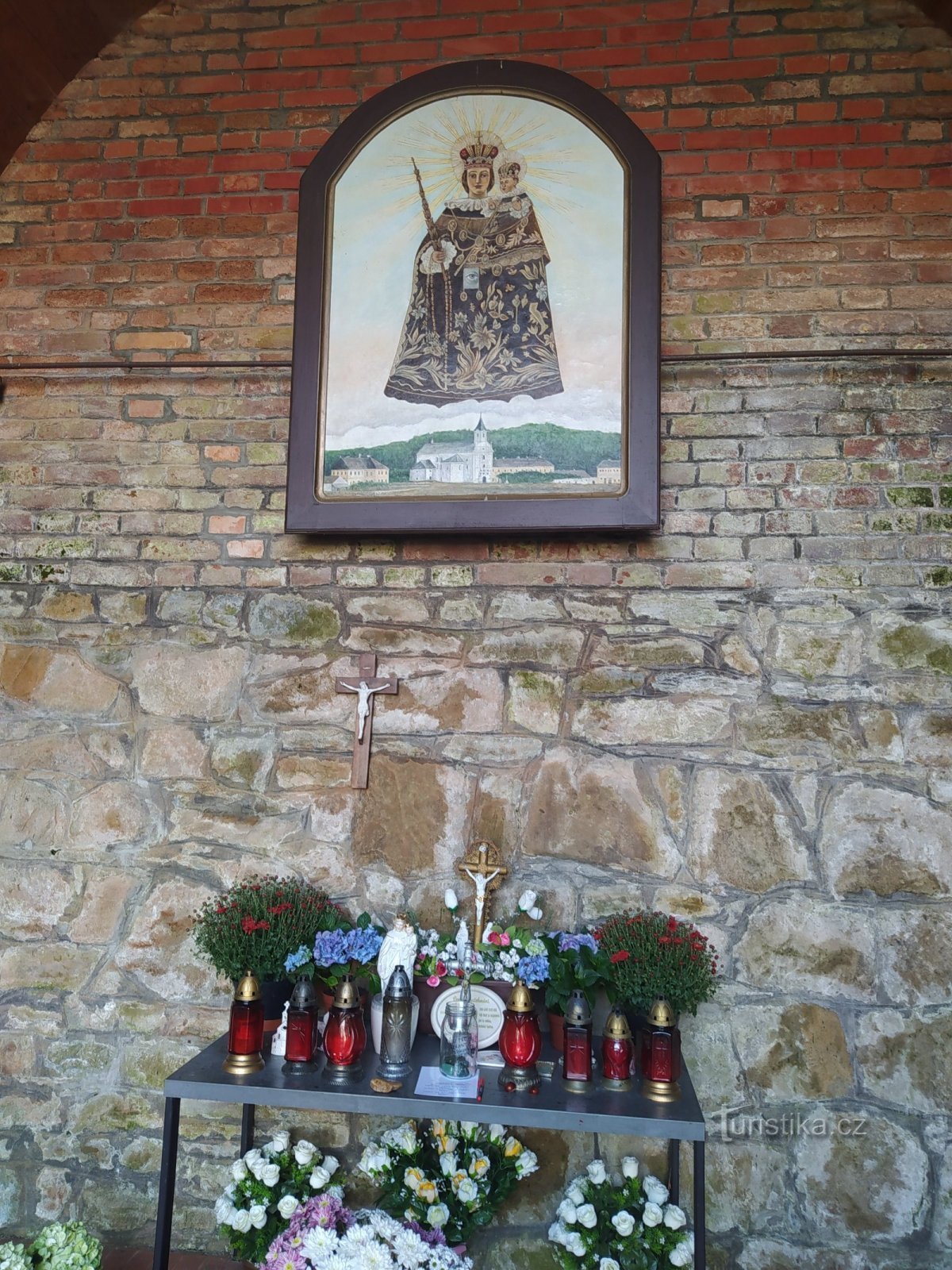 圣母玛利亚 Štípská 的雕像被放置在原来的教堂中，但今天，