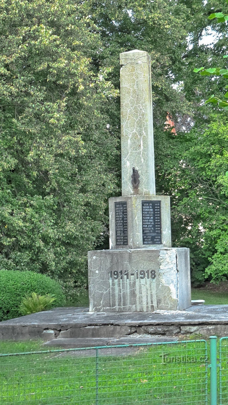 Genopbygning af monumentet er i øjeblikket ved at blive forberedt.