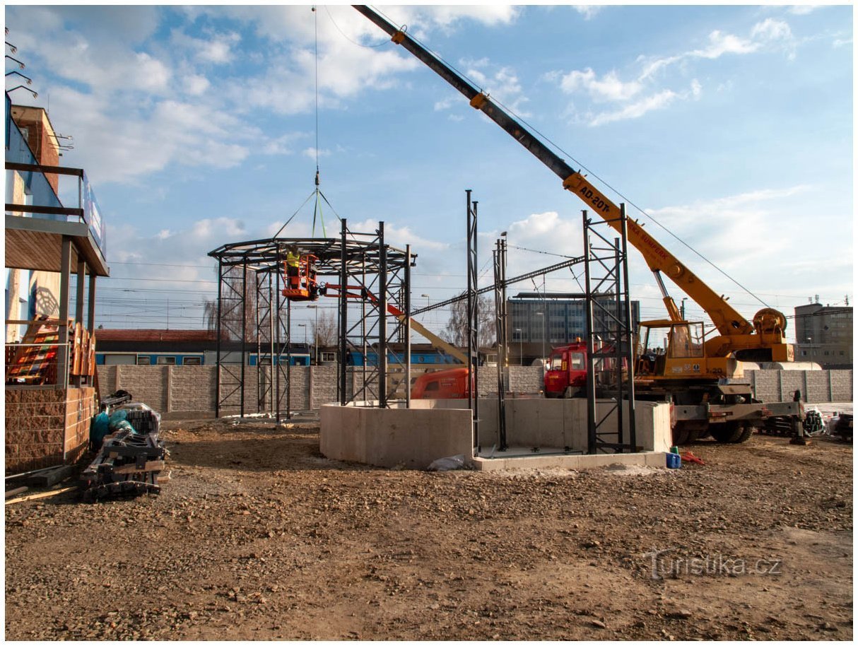 Se está construyendo una torre de bicicletas en Šumperk