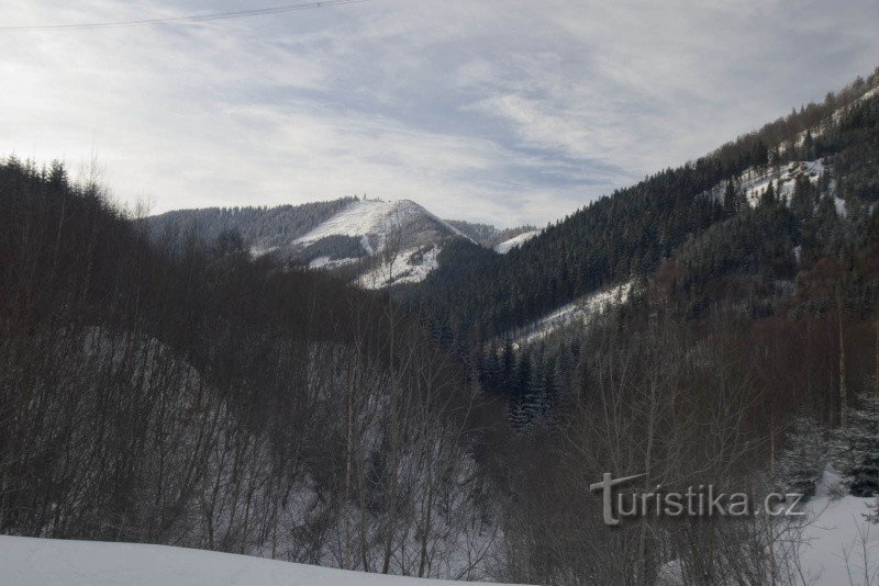 Dans la vallée en contrebas du barrage inférieur