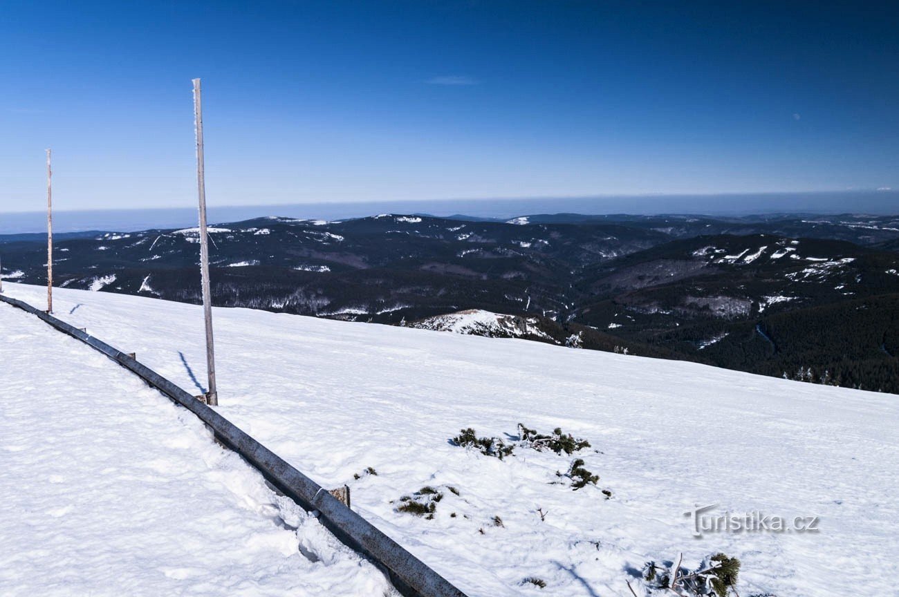 In de winter vanuit Praděd naar beneden