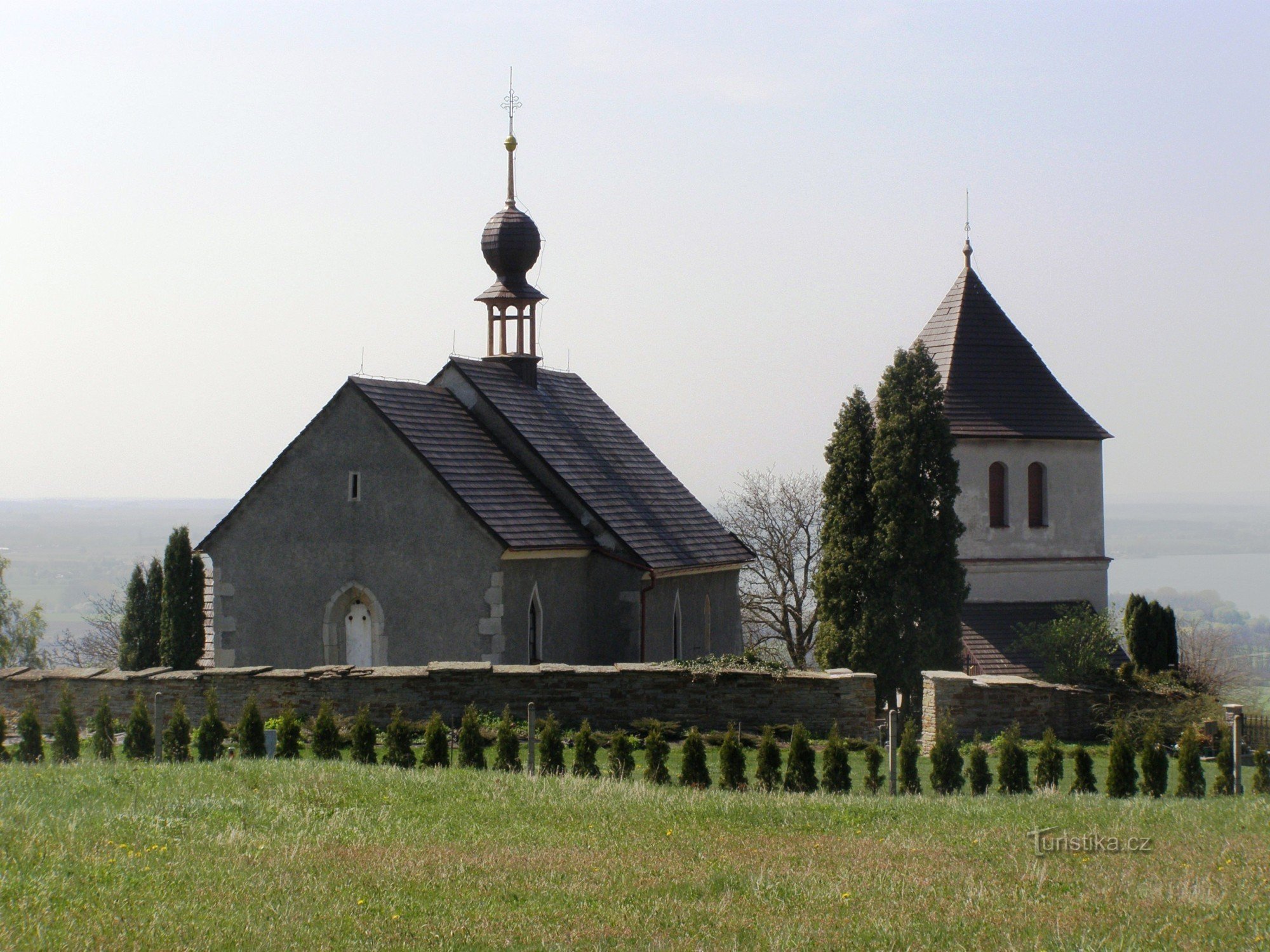 Václavice - εκκλησία του Αγ. Wenceslas με το καμπαναριό