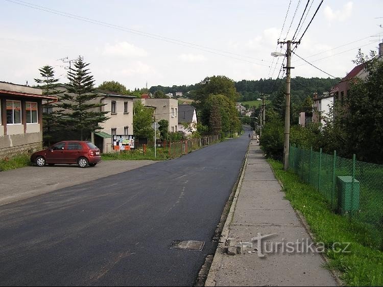 Václavovice: Václavovice - die Hauptstraße, die durch das Dorf führt