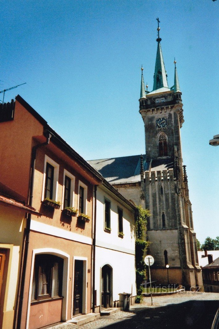Venceslas-katu ja Pyhän Jaakobin kirkko