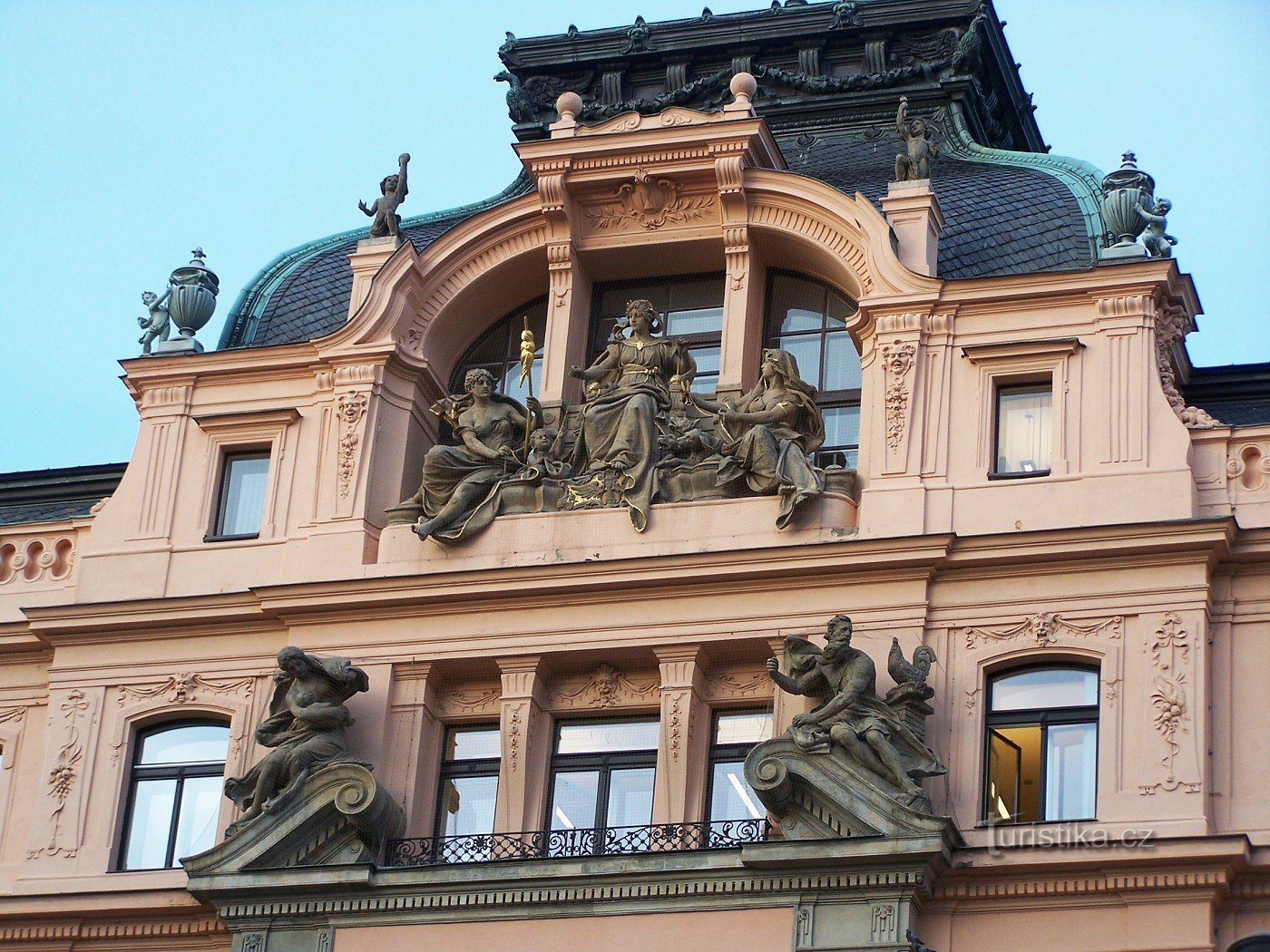 Вацлавська площа 19 - палац у стилі необароко