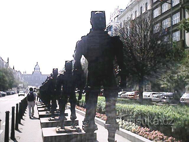 Praça Venceslau com lutadores lendários