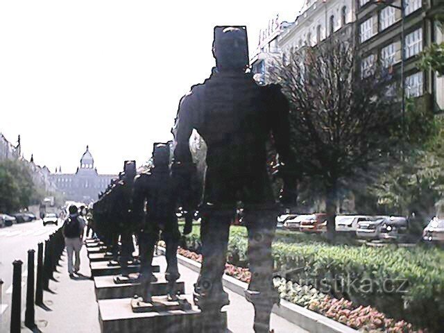 Piazza Venceslao con combattenti leggendari