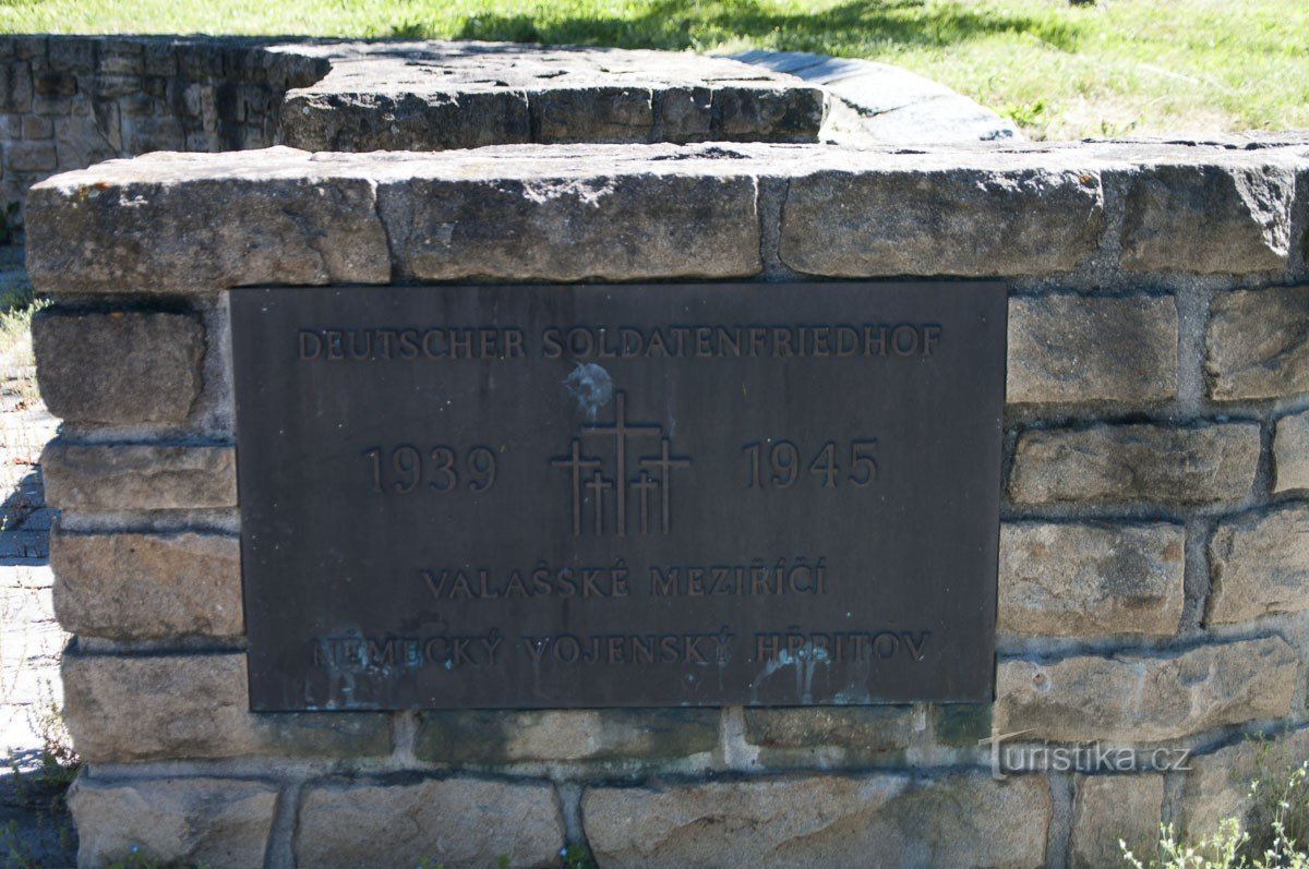 Валашске Мезиржичи - военное кладбище
