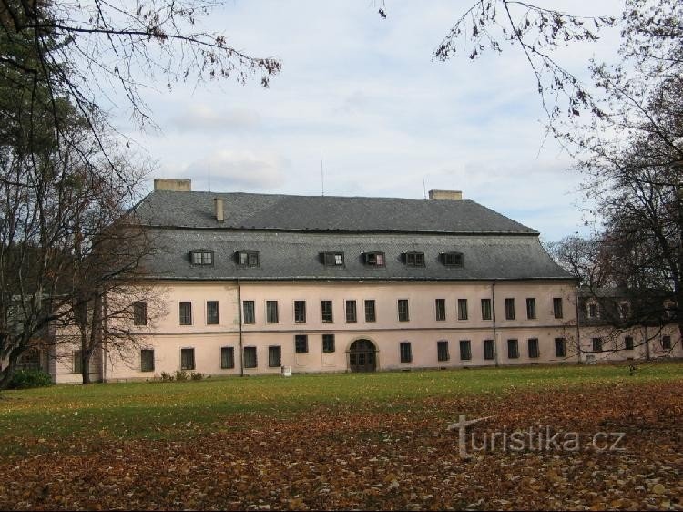 Valašské Meziříčí - kasteel Kinsky: Valašské Meziříčí - kasteel Kinsky