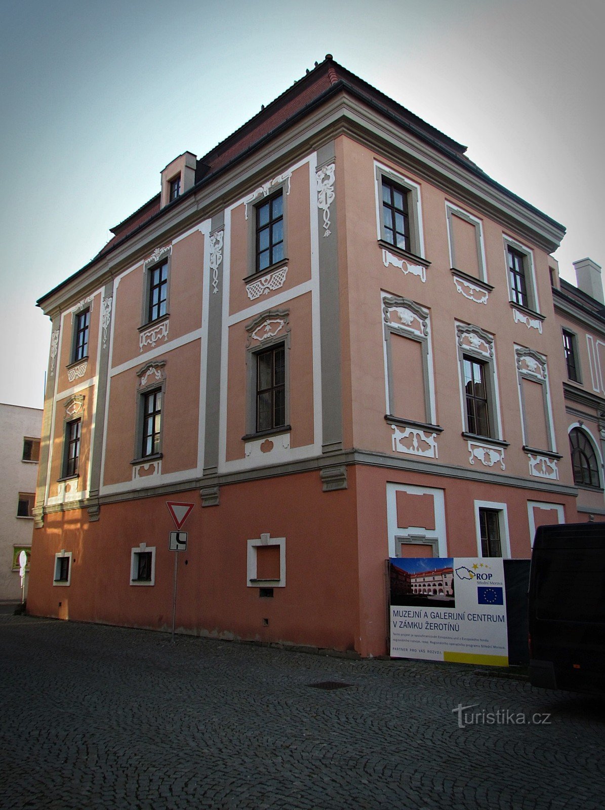 Valašské Meziříčí - замок Жеротин в центрі міста