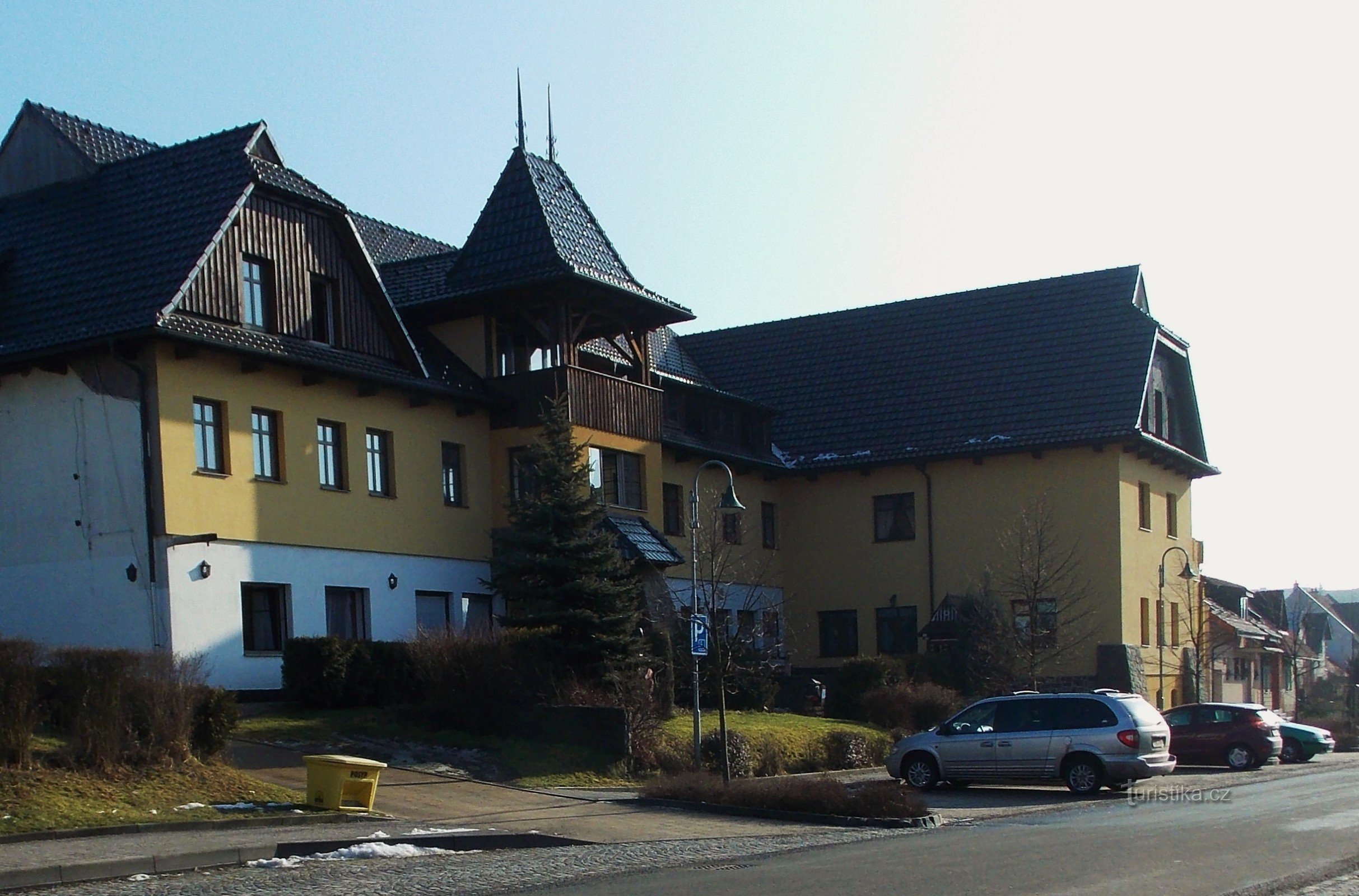 Valašský šenk 和 Hotel Ogar 位于 Luhačovice 附近的 Pozlovice