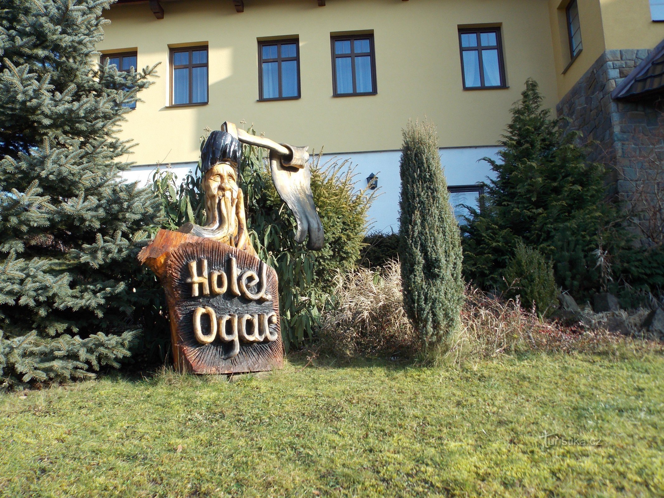 Valašský šenk ja Hotel Ogar Pozlovicessa lähellä Luhačovicea