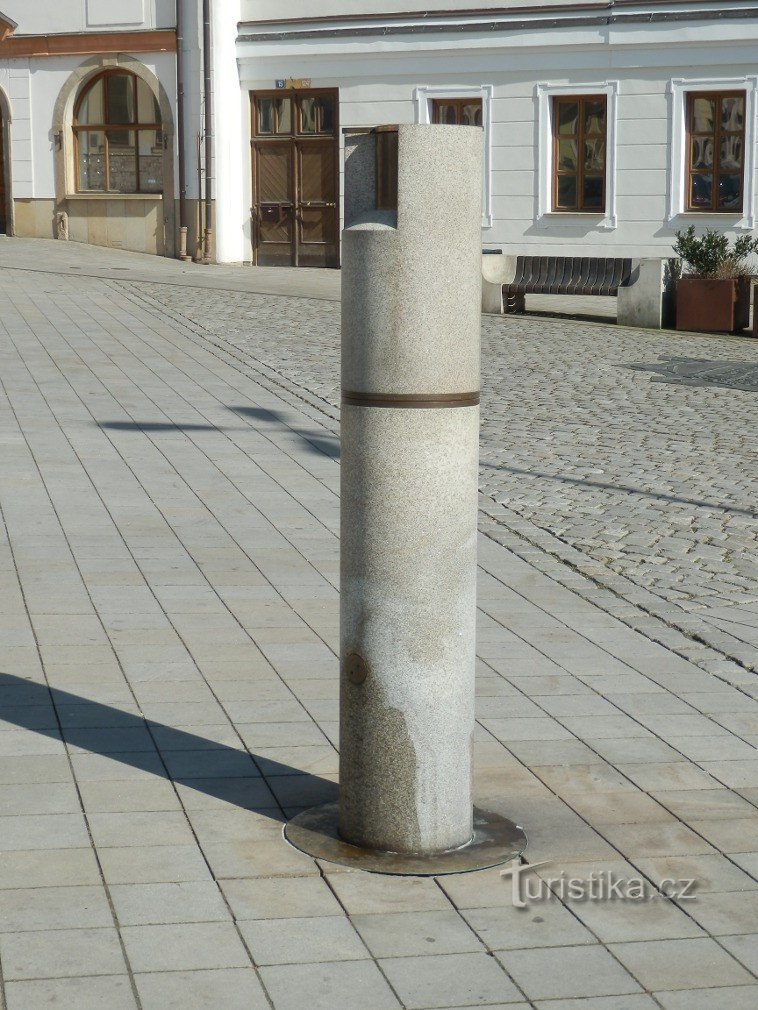 Cylindrical sundial