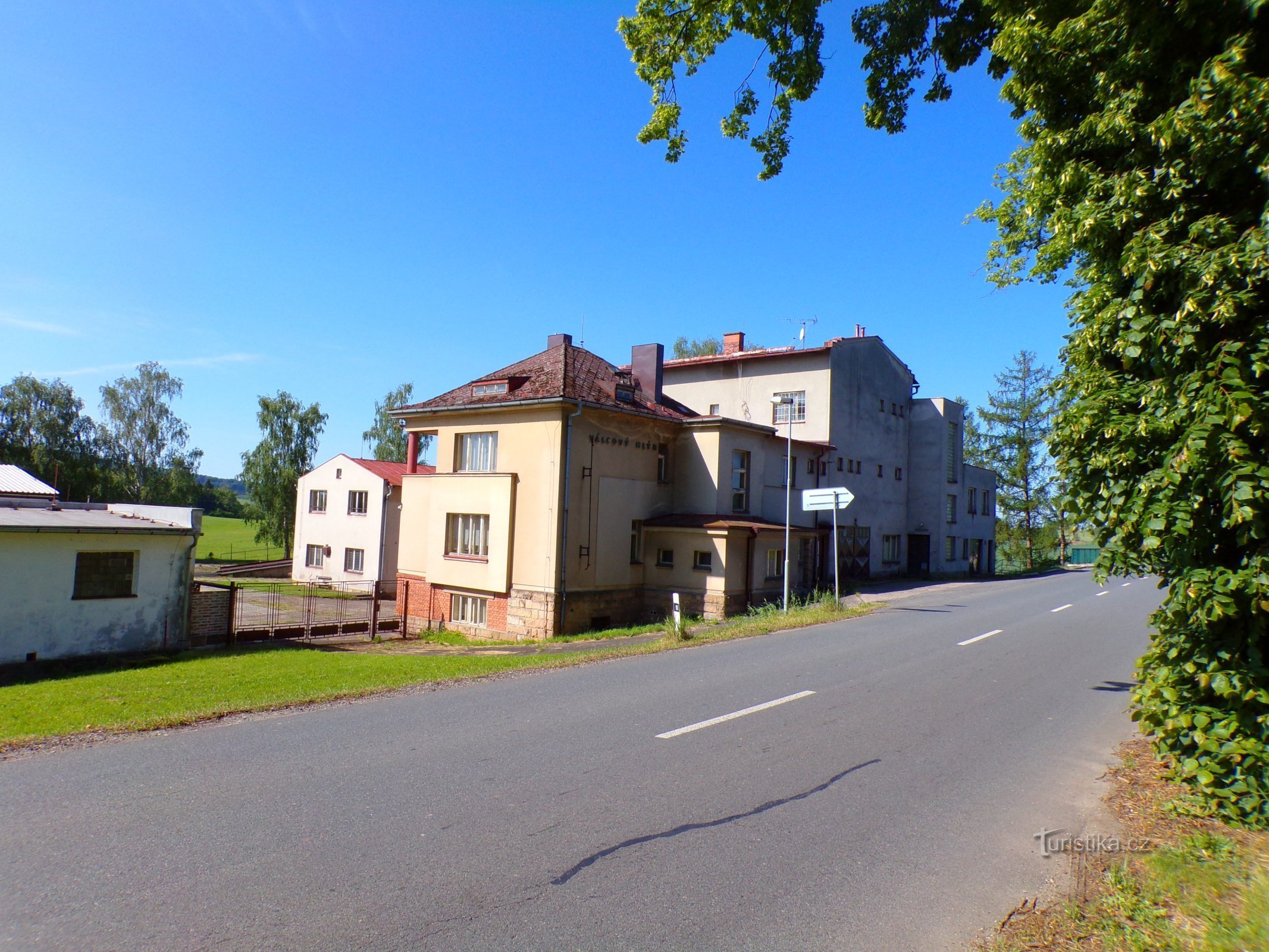 Moulin à cylindres (Lázně Bělohrad, 31.5.2022)