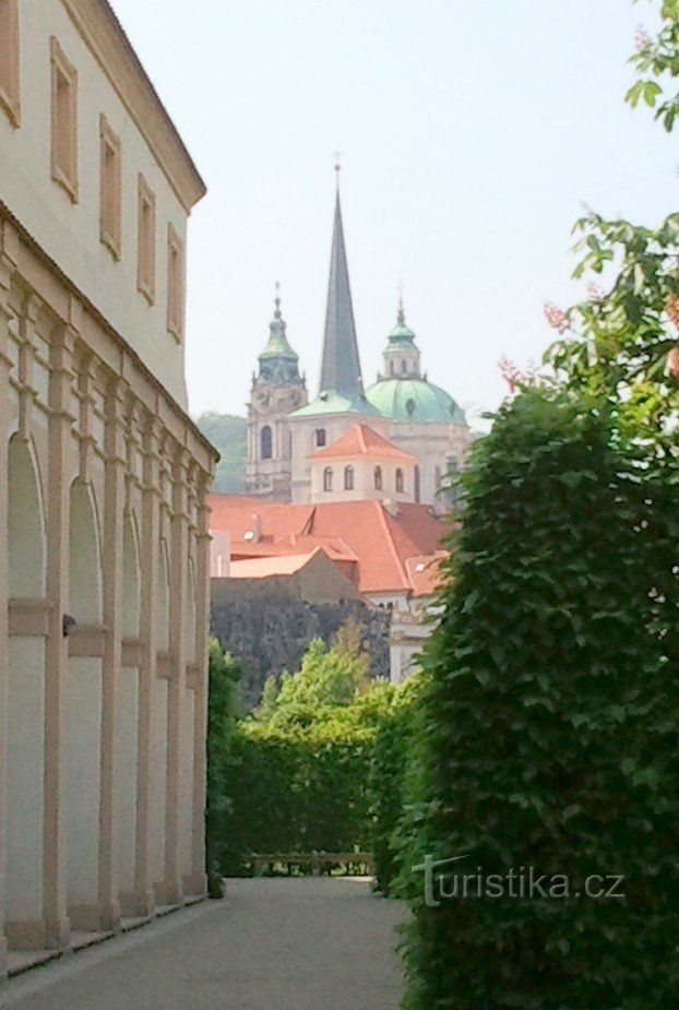 Palača i vrt Wallenstein