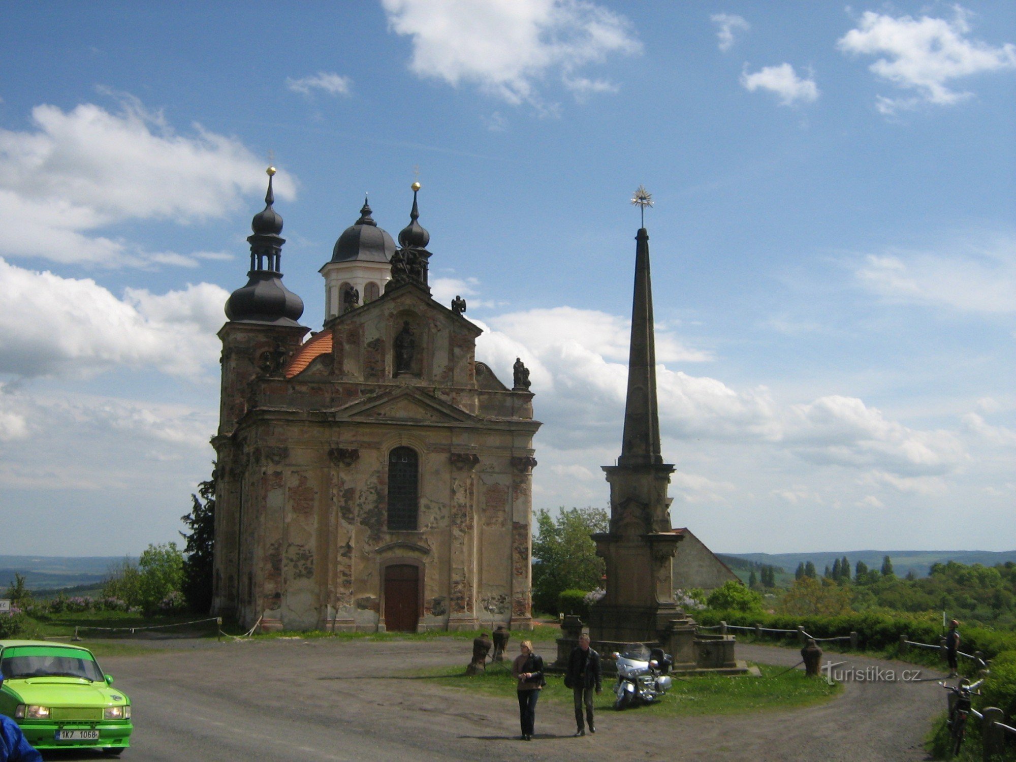 Valeč - Szentháromság templom