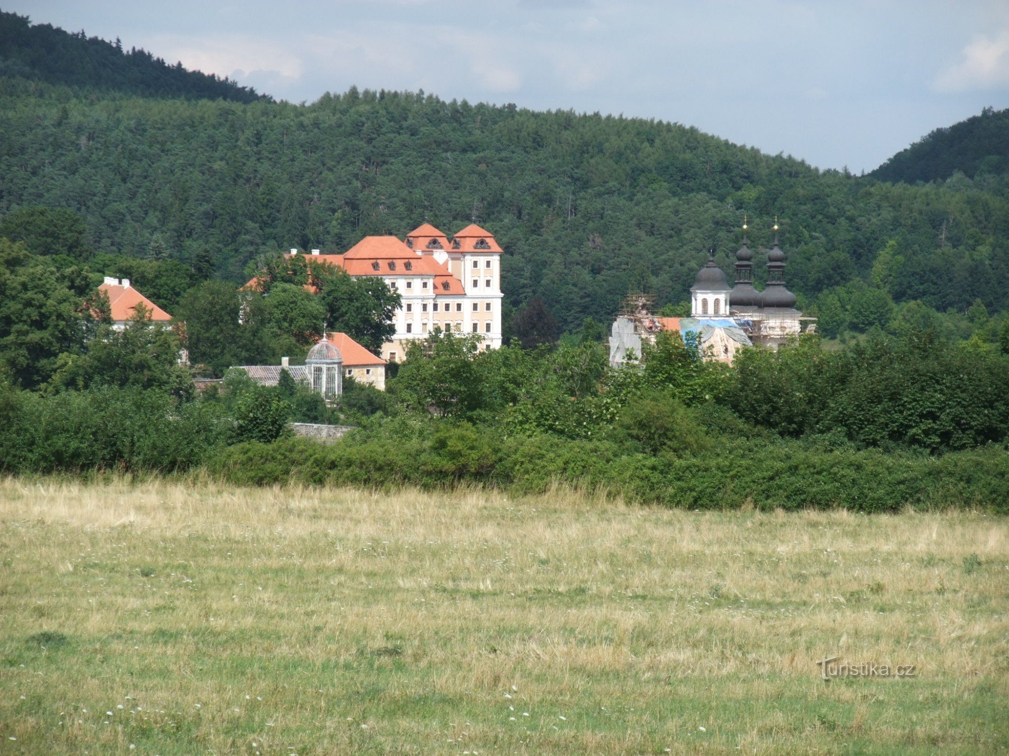 Valeč - kastély és park