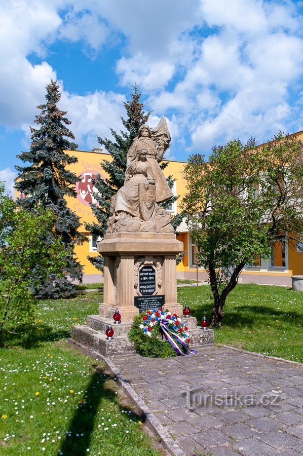 Monumento a los caídos en Červenka