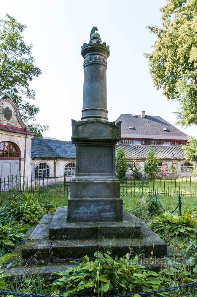 Válečný pomník v Chřibské