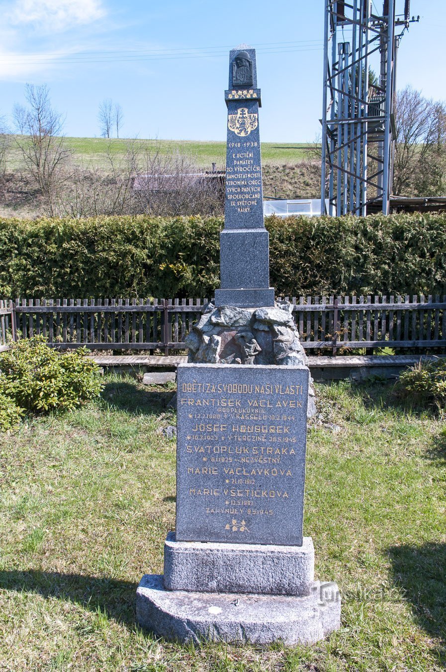 Válečný pomník v Hosticích
