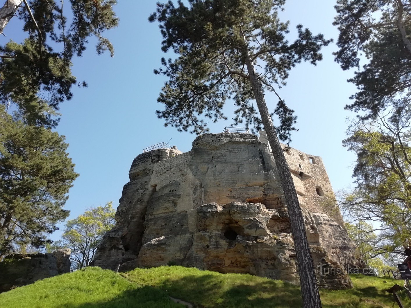 Valečov - ruinas de un castillo de roca