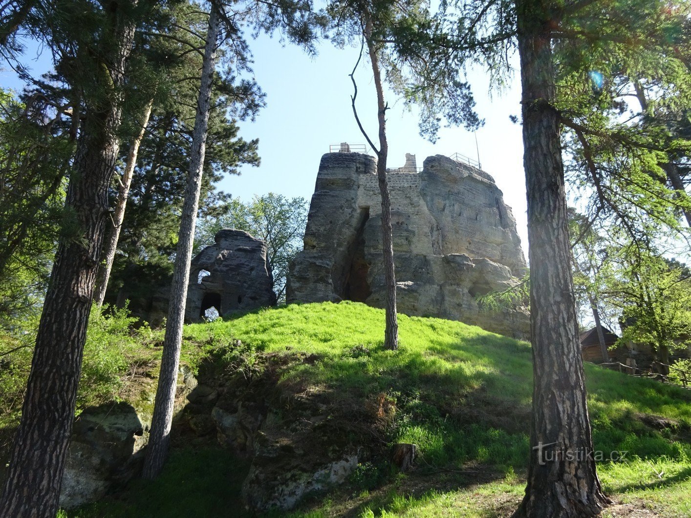 Valečov – rovine di un castello rupestre