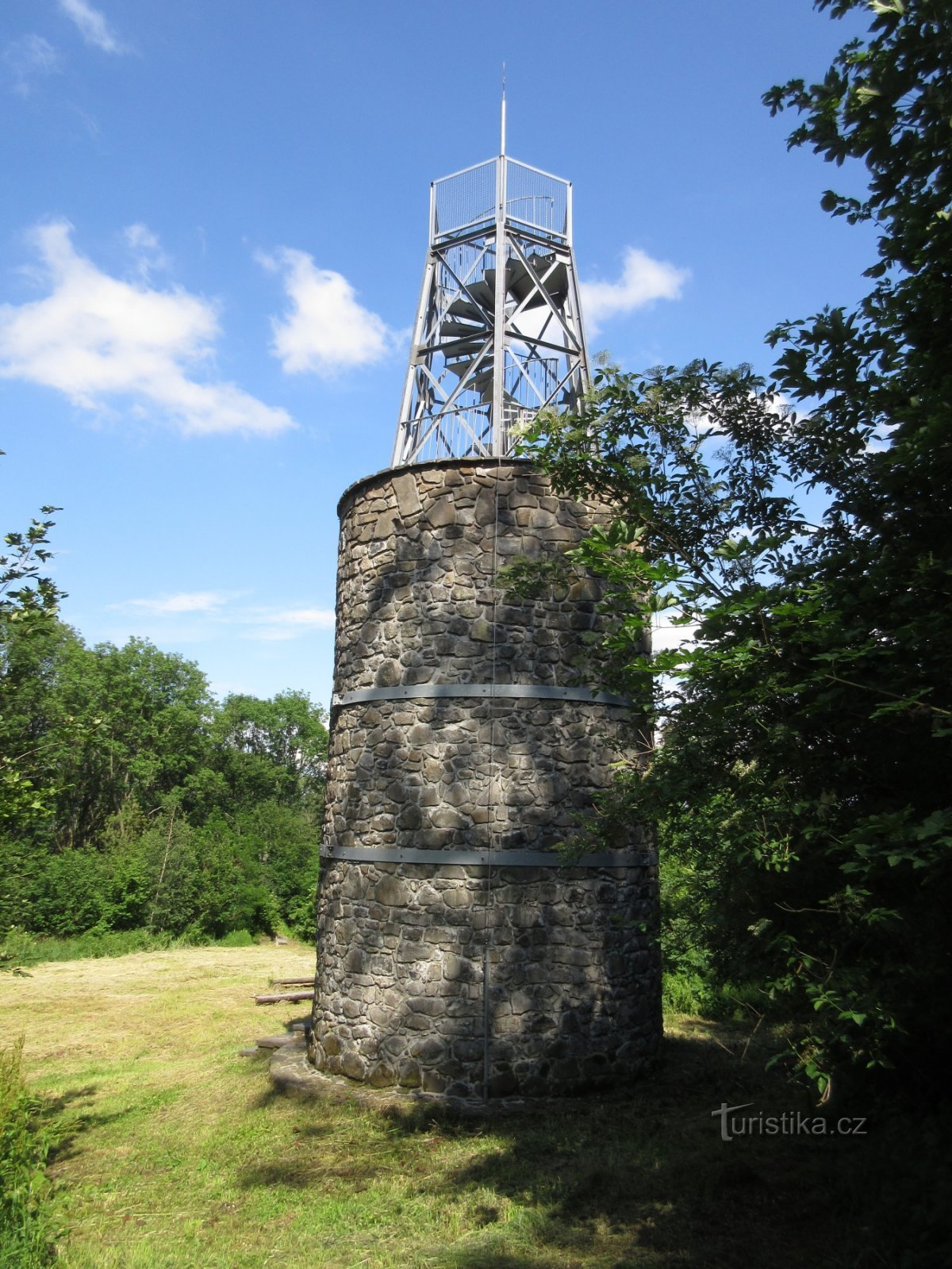 Valkeřice – dorp en uitkijktoren Kohout