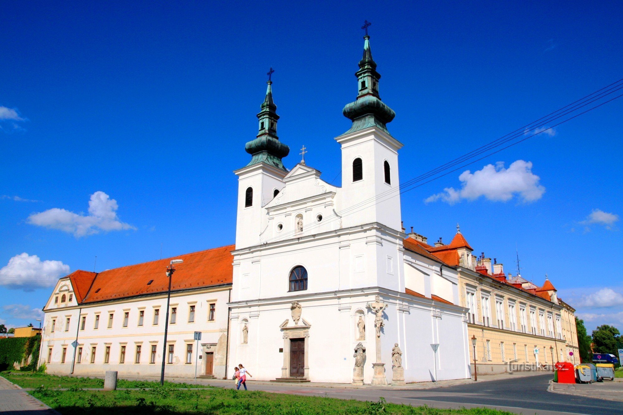 Valtice - klášter Milosrdných bratří s kostelem sv. Augustina, rok 2012