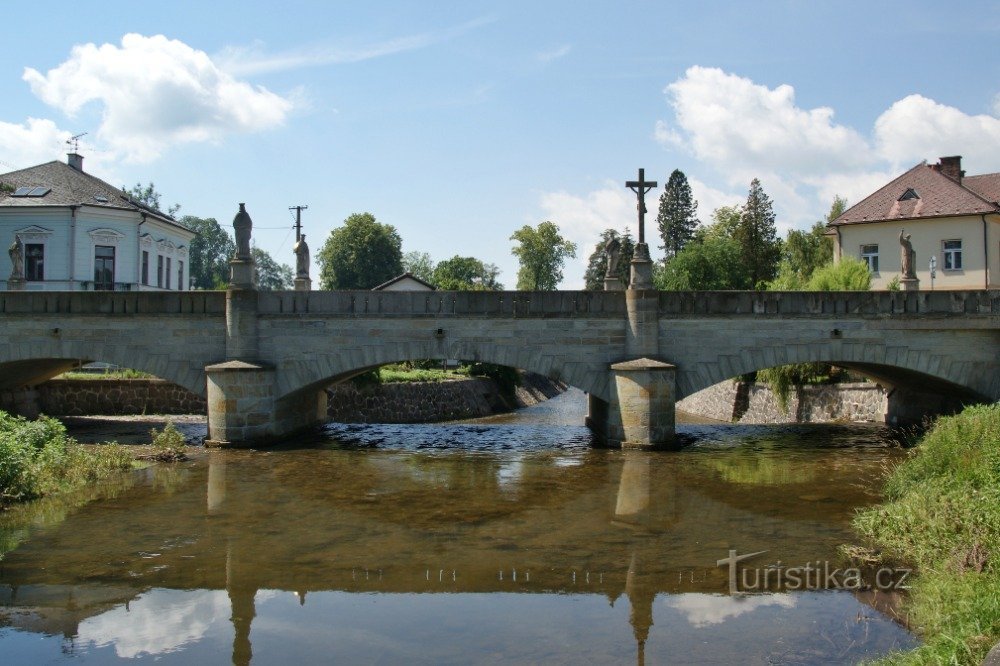 Vamberk – sochy českých světců na Malém Karlově mostě
