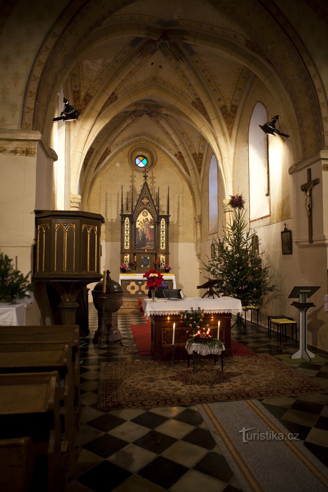 Рождественская атмосфера в церкви