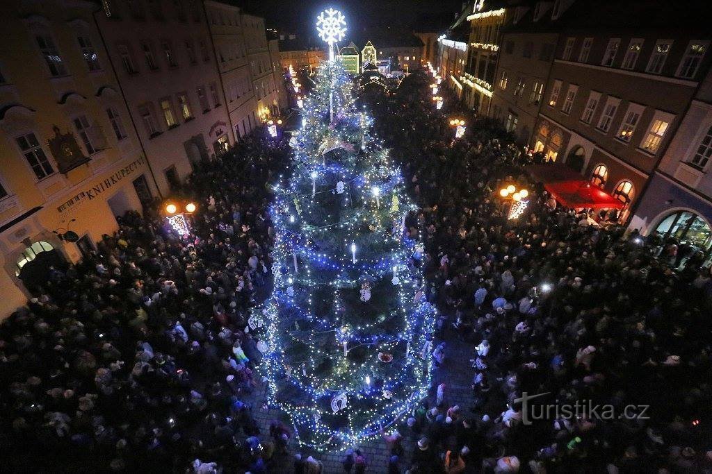 Mercados de Natal de Cheb, fonte: zivykraj.cz