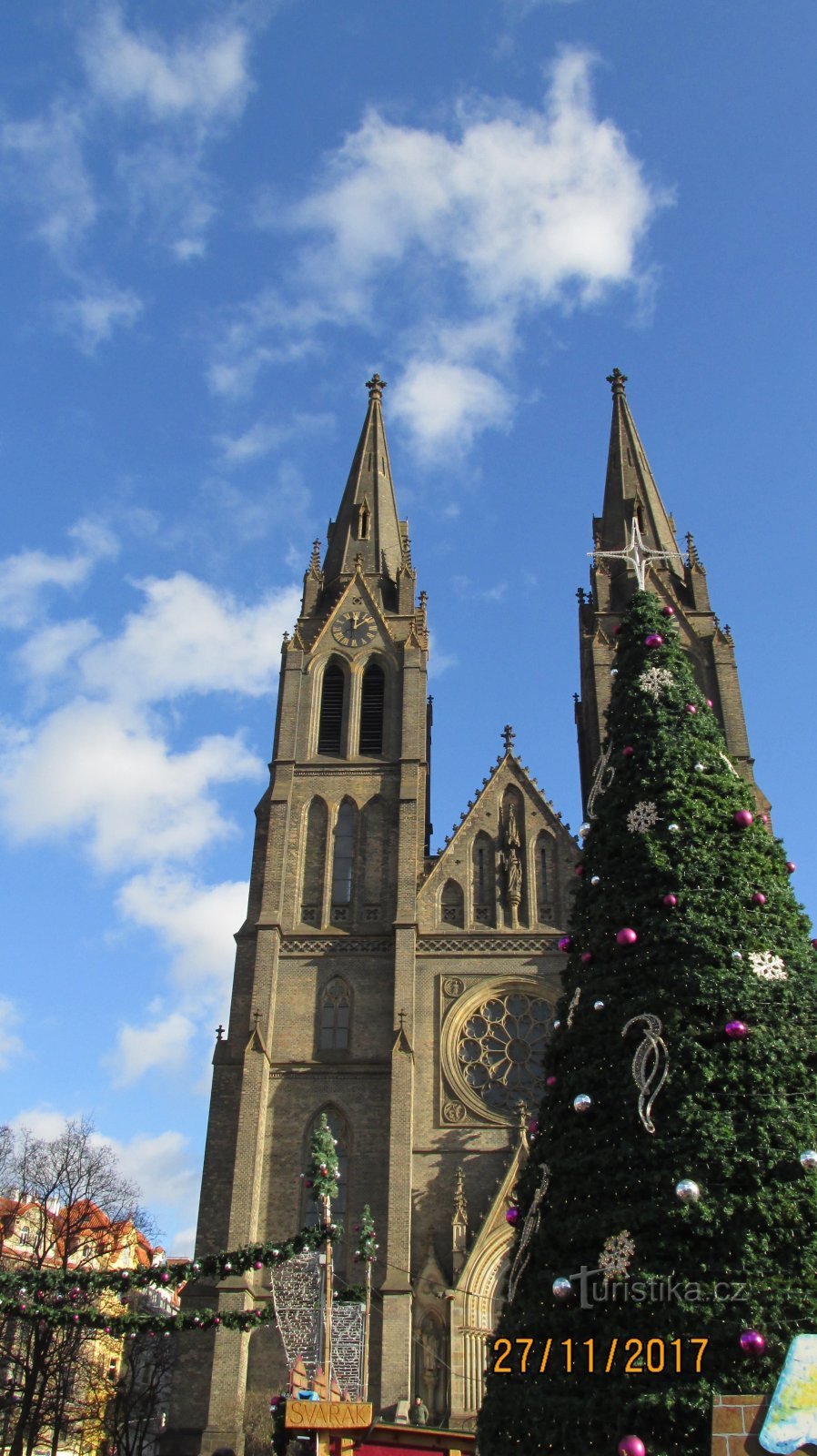 Julmarknader på Pragborgen och St. Ludmilas kyrka