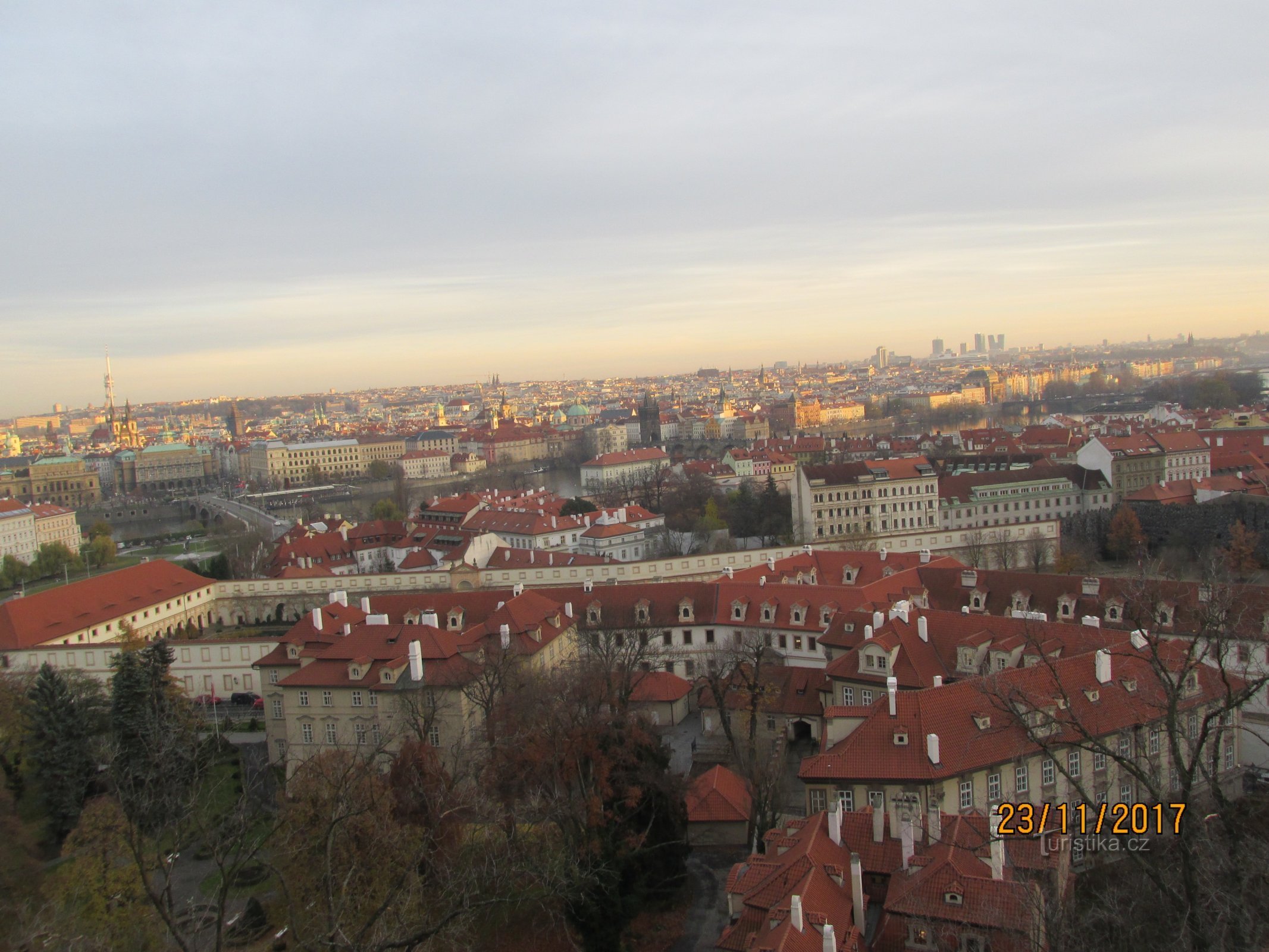 Božični sejmi na Praškem gradu in cerkev sv. Ludmile