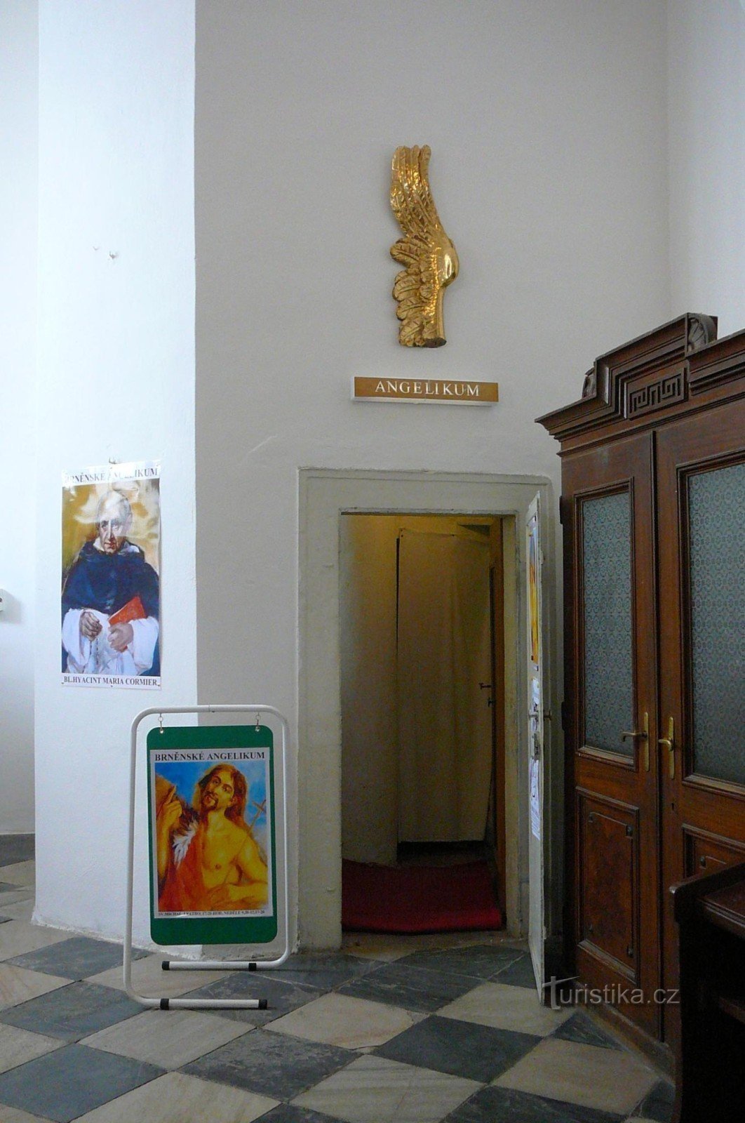Entrance to Angelik