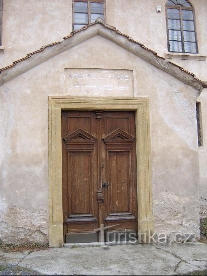 Wejście do dawnej synagogi: Pierwotnie istniały domy skupione tylko wokół synagogi (m