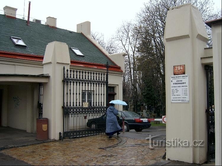 Entrada al cementerio