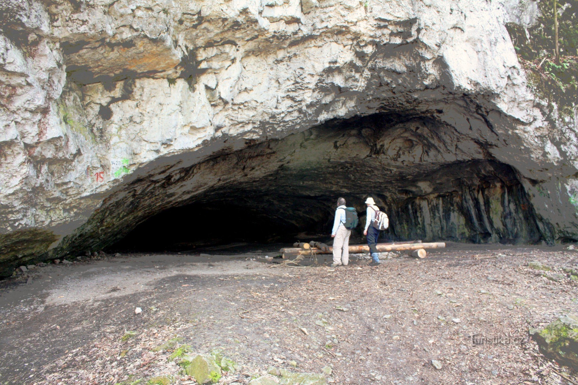 Intrarea în peștera Pekárna