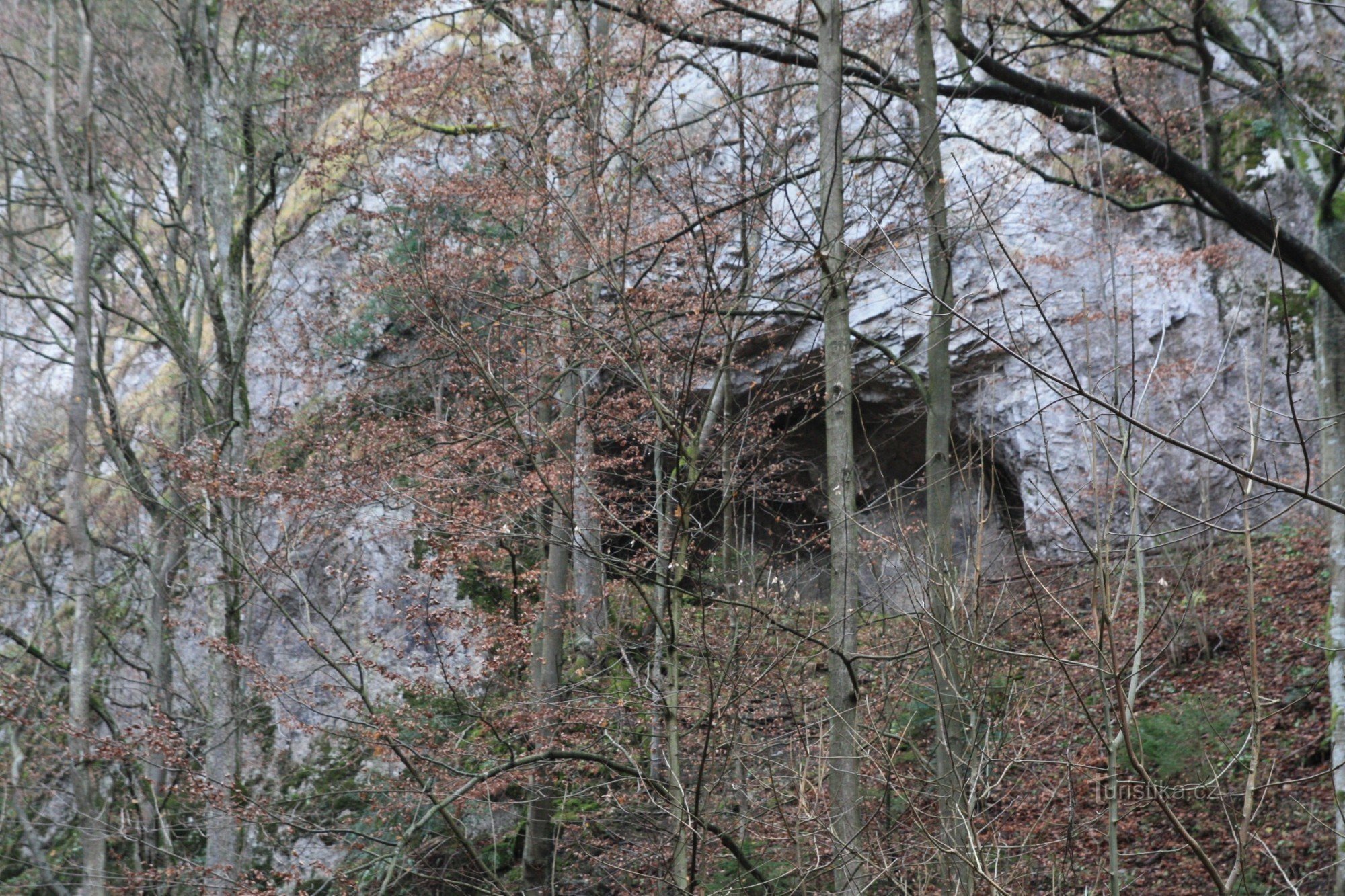 Eingang zur Siebzehn-Höhle