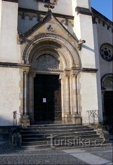 L'entrée de l'église