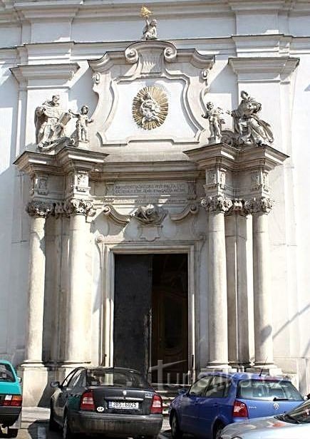 Ingresso alla chiesa