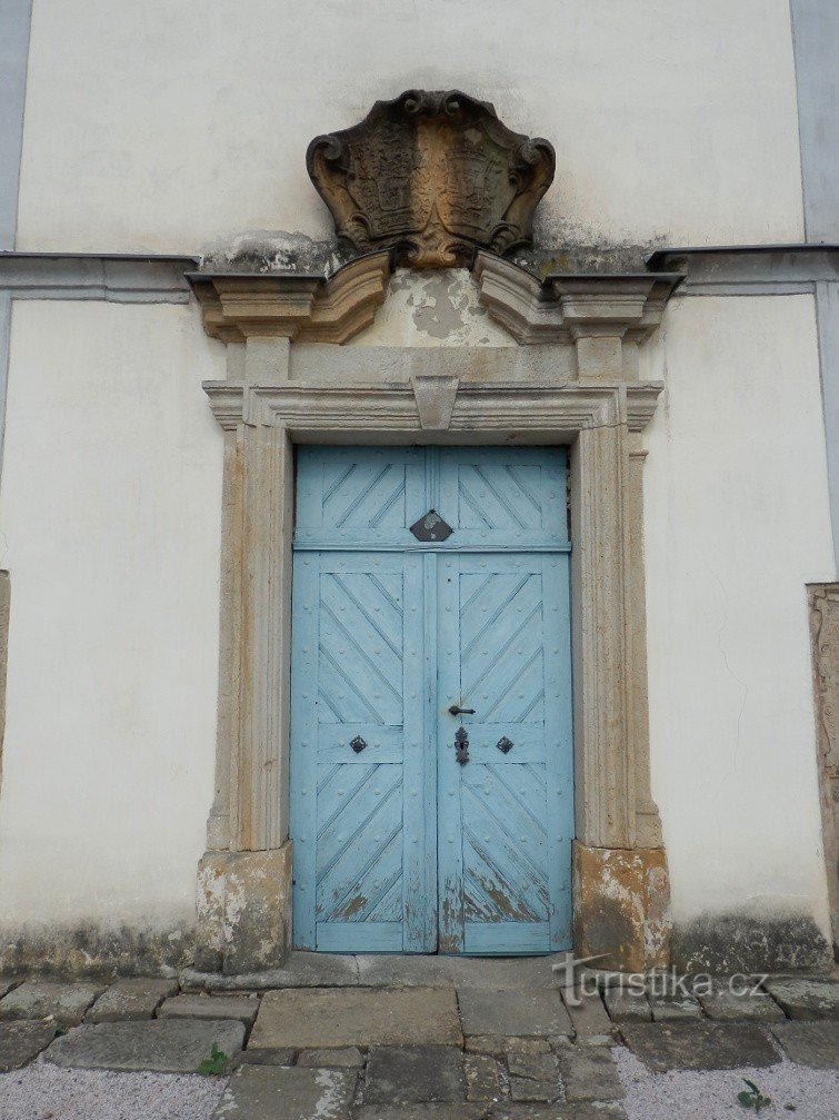 Entrada a la iglesia