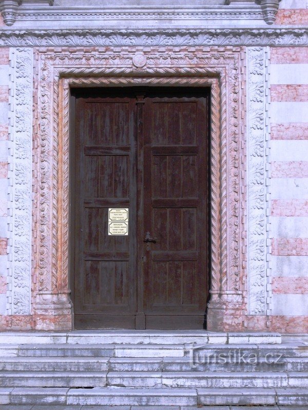 entrée de l'église