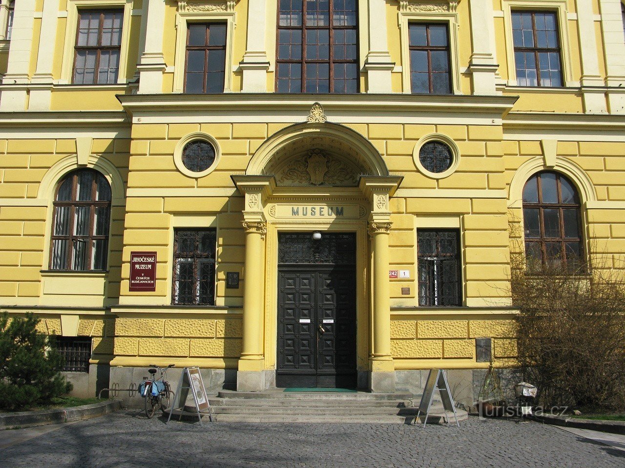 Sisäänkäynti museoon
