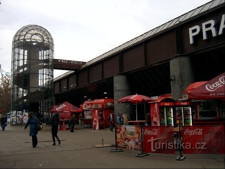 Entrada para o edifício de check-in