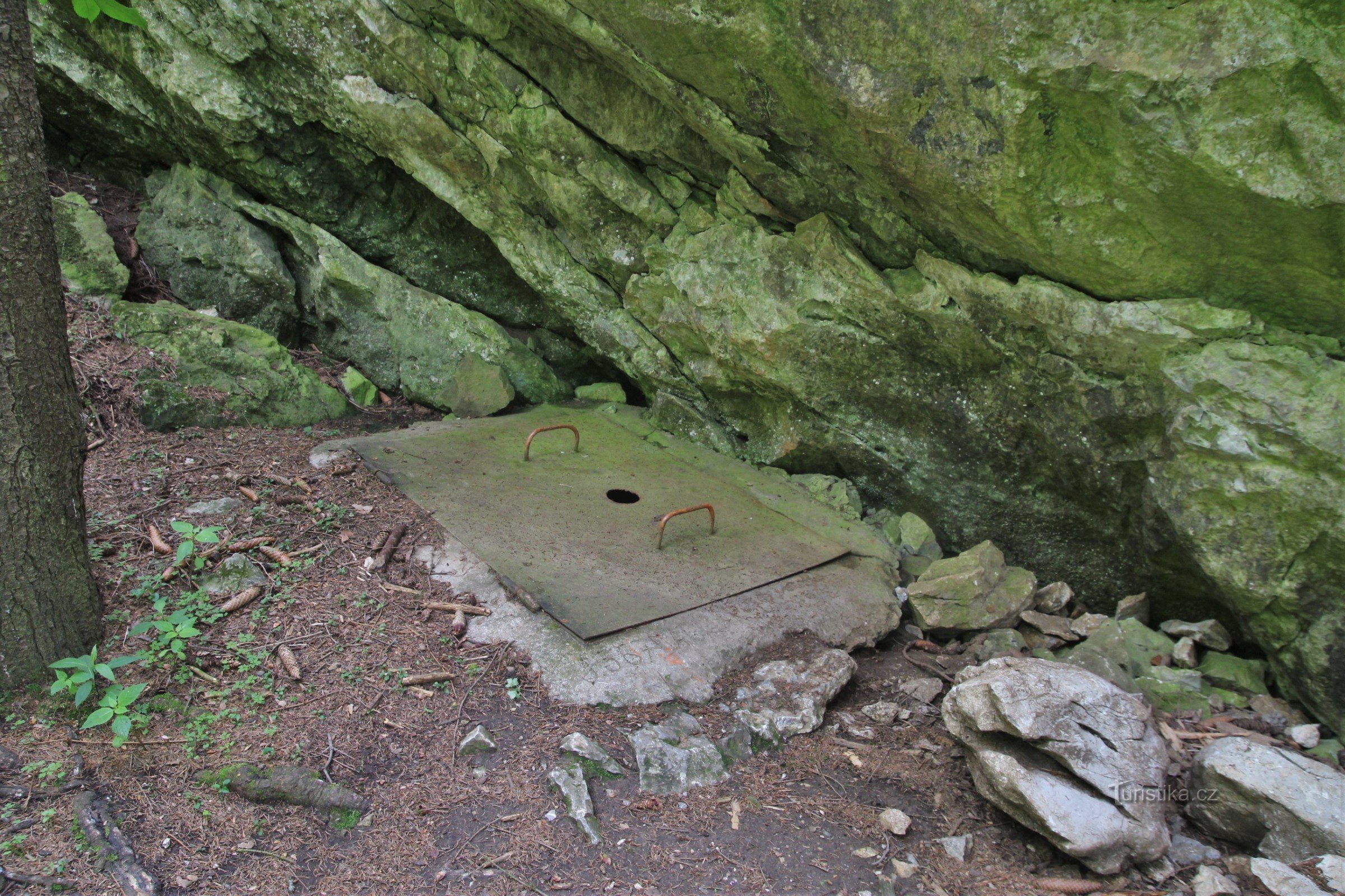 Indgang til Dagmars afgrundsgrotte