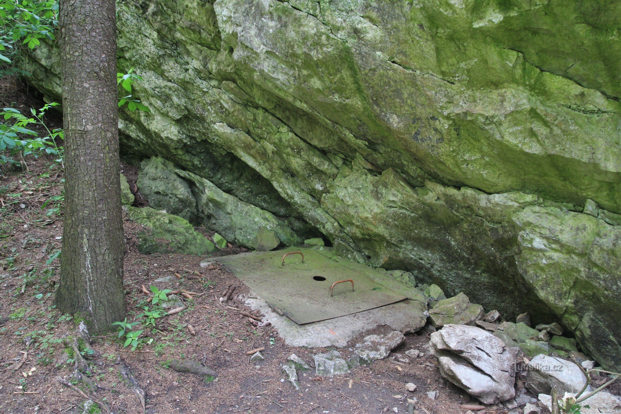 Indgang til Dagmars afgrundsgrotte